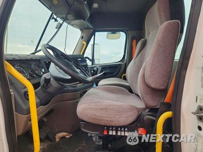 Zdjęcie 7 z 13 samochodu: 2019 FREIGHTLINER CASCADIA 113 SEMI TRUCK VIN:1FUGGBDV0KLKK2236 - miniatura