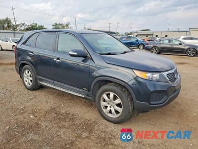 Czwarte zdjęcie samochodu z boku: 2013 KIA SORENTO LX VIN:5XYKTDA63DG345520 - miniatura