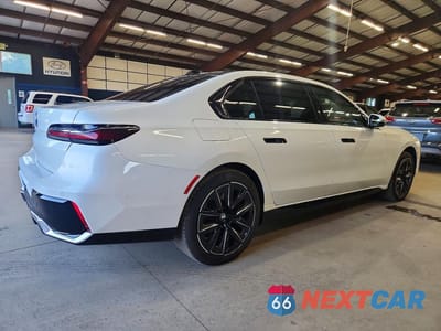 Trzecie zdjęcie samochodu z tyłu: 2023 BMW I7 XDRIVE60 VIN:WBY53EJ08PCL69978 - miniatura