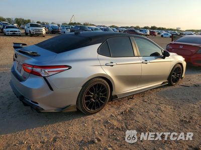 Trzecie zdjęcie samochodu z tyłu: 2020 TOYOTA CAMRY TRD VIN:4T1NZ1AK1LU043983 - miniatura