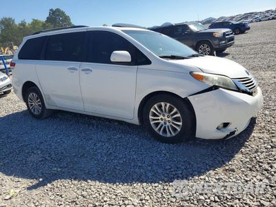 Czwarte zdjęcie samochodu z boku: 2011 TOYOTA SIENNA XLE 8-PASSENGER VIN:5TDYK3DCXBS041674 - miniatura
