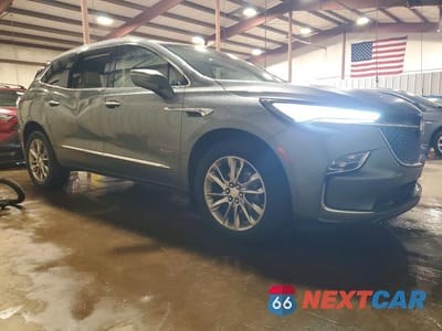 Czwarte zdjęcie samochodu z boku: 2022 BUICK ENCLAVE AVENIR VIN:5GAEVCKW9NJ180463 - miniatura