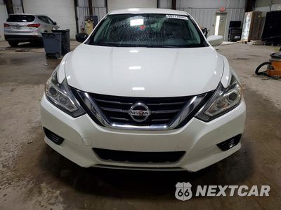 Piąte zdjęcie samochodu w środku: 2017 NISSAN ALTIMA 2.5 S VIN:1N4AL3AP7HC118927 - miniatura