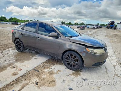 Czwarte zdjęcie samochodu z boku: 2011 KIA FORTE EX VIN:KNAFU4A26B5891565 - miniatura