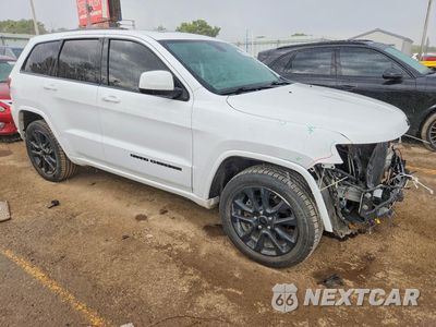 Czwarte zdjęcie samochodu z boku: 2019 JEEP GRAND CHEROKEE LAREDO VIN:1C4RJFAG0KC562310 - miniatura