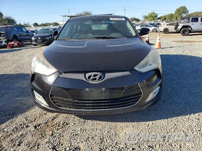 Piąte zdjęcie samochodu w środku: 2012 HYUNDAI VELOSTER BASE VIN:KMHTC6AD7CU059953 - miniatura