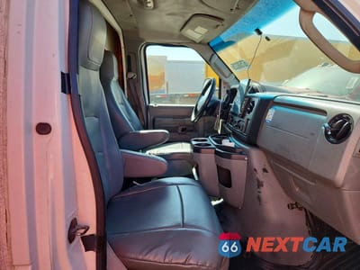 Zdjęcie 11 z 13 samochodu: 2013 FORD ECONOLINE E350 SUPER DUTY CUTAWAY VAN VIN:1FDWE3FLXDDB15942 - miniatura