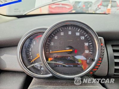 Zdjęcie 9 z 12 samochodu: 2017 MINI COOPER VIN:WMWXU1C59H2E17407 - miniatura
