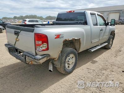 Trzecie zdjęcie samochodu z tyłu: 2010 CHEVROLET SILVERADO K2500 HEAVY DUTY LT VIN:1GC5KXBG8AZ186922 - miniatura