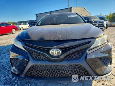 Piąte zdjęcie samochodu w środku: 2018 TOYOTA CAMRY SE VIN:4T1B11HK9JU035689 - miniatura