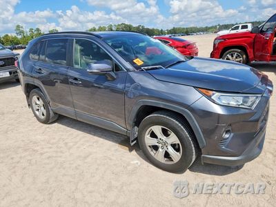 Czwarte zdjęcie samochodu z boku: 2019 TOYOTA RAV4 XLE VIN:JTMP1RFV2KD007711 - miniatura