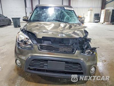 Piąte zdjęcie samochodu w środku: 2013 KIA SOUL + VIN:KNDJT2A66D7552898 - miniatura