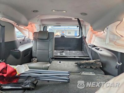 Zdjęcie 10 z 13 samochodu: 2018 CHEVROLET SUBURBAN C1500 LT VIN:1GNSCHKC4JR117994 - miniatura