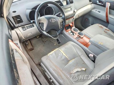 Zdjęcie 8 z 13 samochodu: 2008 TOYOTA HIGHLANDER LIMITED VIN:JTEDS42A482015198 - miniatura