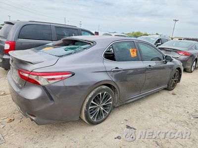 Trzecie zdjęcie samochodu z tyłu: 2018 TOYOTA CAMRY SE VIN:4T1B11HK0JU503826 - miniatura