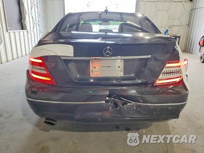 Zdjęcie 6 z 12 samochodu: 2014 MERCEDES-BENZ C 250 VIN:WDDGF4HB5ER308011 - miniatura