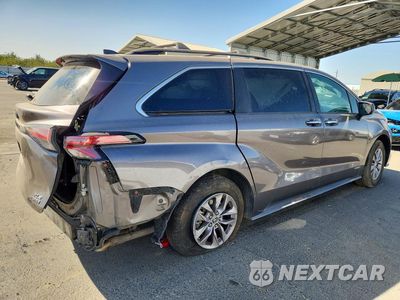 Trzecie zdjęcie samochodu z tyłu: 2021 TOYOTA SIENNA XLE VIN:5TDJRKEC5MS019235 - miniatura