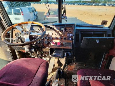 Zdjęcie 8 z 14 samochodu: 1991 PETERBILT 379 VIN:1XP5DB9X5MD308221 - miniatura