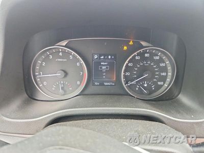 Zdjęcie 9 z 12 samochodu: 2017 HYUNDAI ELANTRA LIMITED VIN:5NPD84LF7HH065119 - miniatura