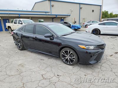 Czwarte zdjęcie samochodu z boku: 2020 TOYOTA CAMRY SE VIN:4T1G11AK0LU383593 - miniatura
