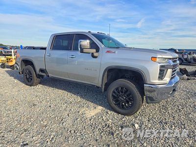 Czwarte zdjęcie samochodu z boku: 2020 CHEVROLET SILVERADO K2500 HEAVY DUTY LTZ VIN:1GC4YPEY8LF167211 - miniatura