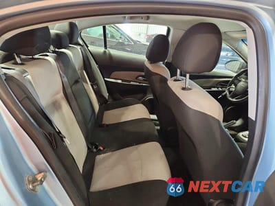 Zdjęcie 10 z 12 samochodu: 2011 CHEVROLET CRUZE LS VIN:1G1PC5SH6B7139686 - miniatura