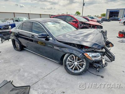 Czwarte zdjęcie samochodu z boku: 2017 MERCEDES-BENZ C 300 VIN:55SWF4JBXHU198467 - miniatura