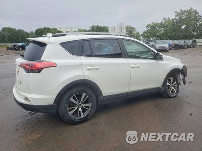 Trzecie zdjęcie samochodu z tyłu: 2017 TOYOTA RAV4 XLE VIN:JTMRFREV7HJ709223 - miniatura
