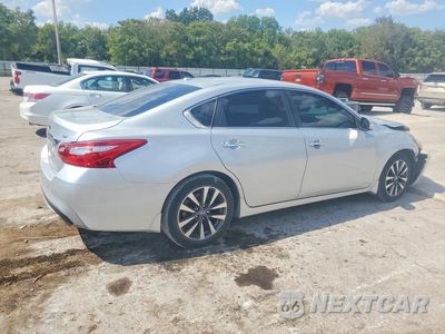 Trzecie zdjęcie samochodu z tyłu: 2017 NISSAN ALTIMA 2.5 SV VIN:1N4AL3APXHC475244 - miniatura