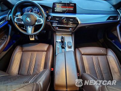 Zdjęcie 8 z 12 samochodu: 2019 BMW M550XI VIN:WBAJB9C56KB288184 - miniatura