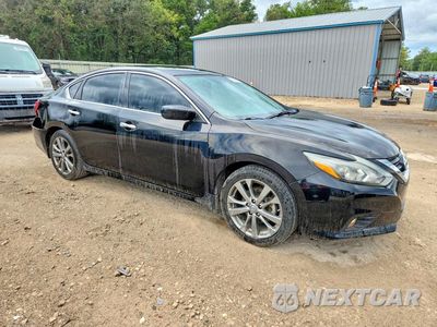 Czwarte zdjęcie samochodu z boku: 2018 NISSAN ALTIMA 2.5 SR VIN:1N4AL3AP2JC173887 - miniatura
