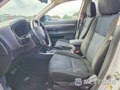 Zdjęcie 7 z 13 samochodu: 2017 MITSUBISHI OUTLANDER SE VIN:JA4AD3A30HZ008233 - miniatura