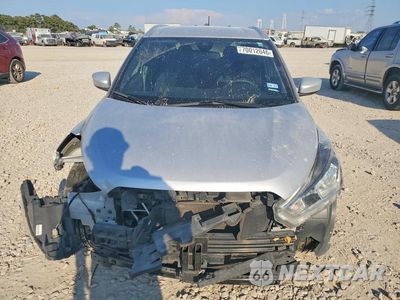 Piąte zdjęcie samochodu w środku: 2020 NISSAN KICKS SV VIN:3N1CP5CV2LL506310 - miniatura