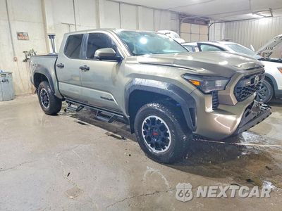 Czwarte zdjęcie samochodu z boku: 2024 TOYOTA TACOMA TRD OFF-ROAD VIN:3TMLB5JN4RM004397 - miniatura