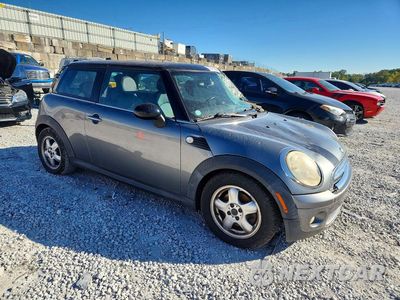 Czwarte zdjęcie samochodu z boku: 2010 MINI COOPER VIN:WMWMF3C50ATU79008 - miniatura