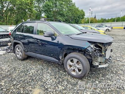 Czwarte zdjęcie samochodu z boku: 2022 TOYOTA RAV4 XLE VIN:JTMRWRFV3ND146583 - miniatura