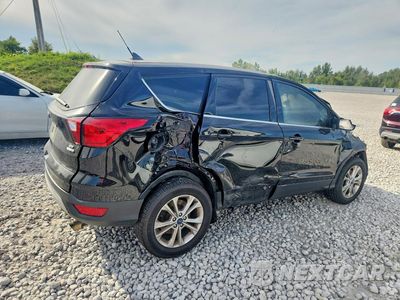 Trzecie zdjęcie samochodu z tyłu: 2019 FORD ESCAPE SE VIN:1FMCU9GD6KUA04284 - miniatura