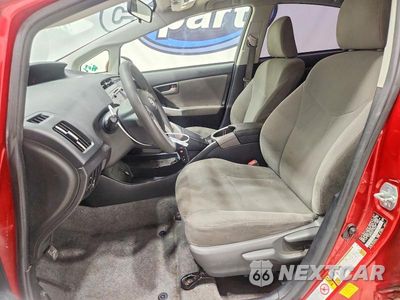 Zdjęcie 7 z 12 samochodu: 2015 TOYOTA PRIUS TWO VIN:JTDKN3DU3F1953572 - miniatura