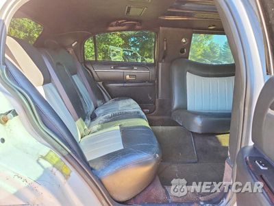 Zdjęcie 11 z 13 samochodu: 2008 LINCOLN TOWN CAR EXECUTIVE VIN:2L1FM88W88X634401 - miniatura
