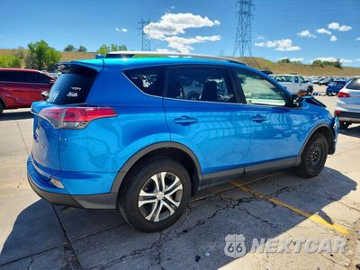Trzecie zdjęcie samochodu z tyłu: 2017 TOYOTA RAV4 LE VIN:JTMZFREV2HJ124145 - miniatura
