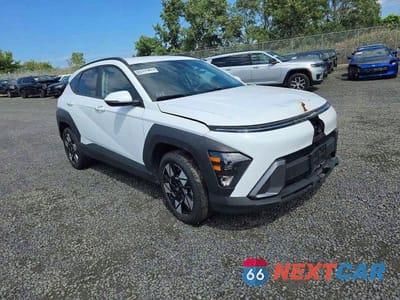 Trzecie zdjęcie samochodu z tyłu: 2025 HYUNDAI KONA SEL VIN:KM8HB3AB4SU203382 - miniatura