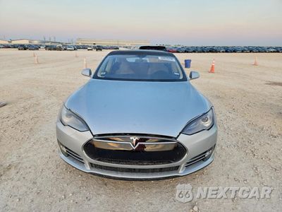 Piąte zdjęcie samochodu w środku: 2013 TESLA MODEL S VIN:5YJSA1CN0DFP17301 - miniatura