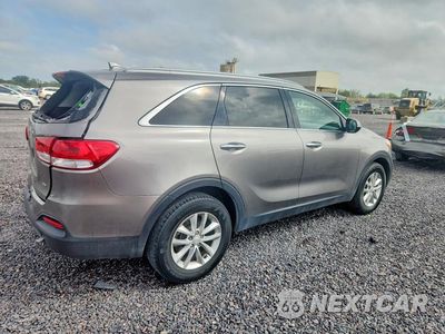 Trzecie zdjęcie samochodu z tyłu: 2016 KIA SORENTO LX VIN:5XYPG4A35GG019366 - miniatura