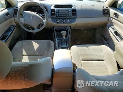 Zdjęcie 8 z 12 samochodu: 2005 TOYOTA CAMRY LE VIN:4T1BE30KX5U023598 - miniatura