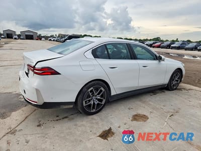 Trzecie zdjęcie samochodu z tyłu: 2026 BMW 530 XI VIN:WBA53FJ0XTCX42565 - miniatura