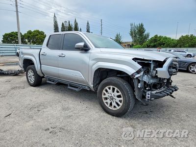 Czwarte zdjęcie samochodu z boku: 2024 TOYOTA TACOMA SR5 VIN:3TYLB5JN9RT024326 - miniatura