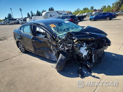Czwarte zdjęcie samochodu z boku: 2020 NISSAN VERSA SV VIN:3N1CN8EV4LL905045 - miniatura