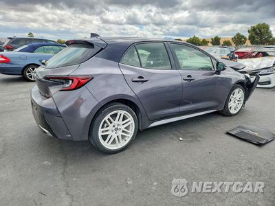 Trzecie zdjęcie samochodu z tyłu: 2025 TOYOTA COROLLA XSE VIN:JTNC4MBE0S3242298 - miniatura