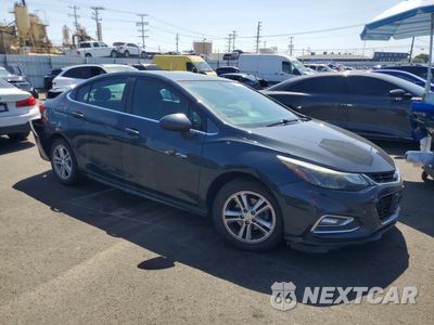 Czwarte zdjęcie samochodu z boku: 2017 CHEVROLET CRUZE LT VIN:1G1BE5SMXH7148238 - miniatura