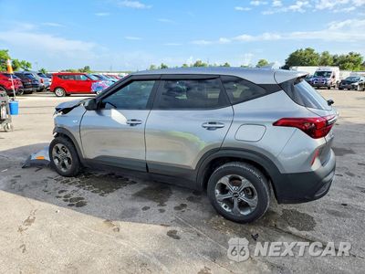Drugie zdjęcie samochodu z przodu: 2021 KIA SELTOS LX VIN:KNDEP2AA8M7232444 - miniatura